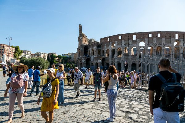 Welke goedkope eetgelegenheden in Nederland staan bekend om hun lokale gerechten?